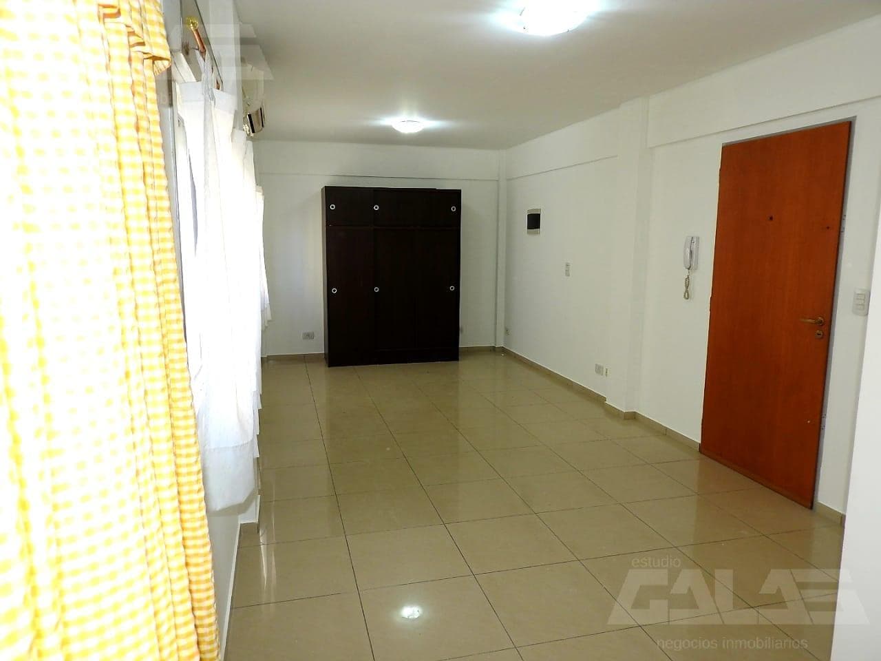 Studio apartment for residential or commercial use in Castelar!!