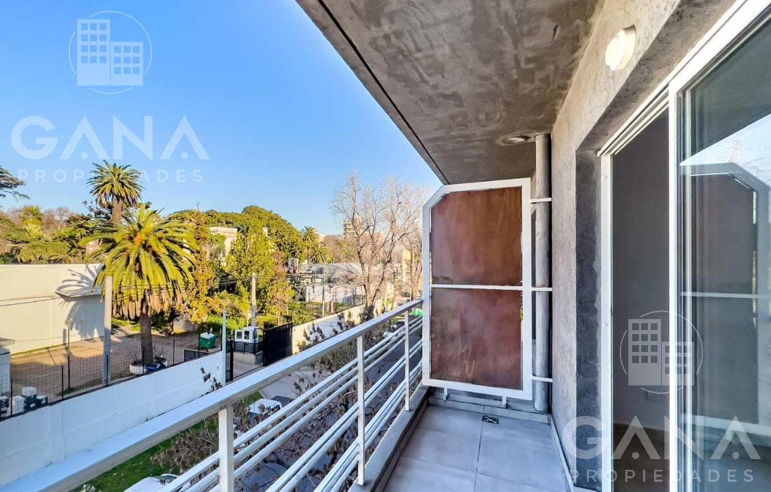 For sale in Echesortu, Rosario: 1-bedroom apartment with a private terrace and garage