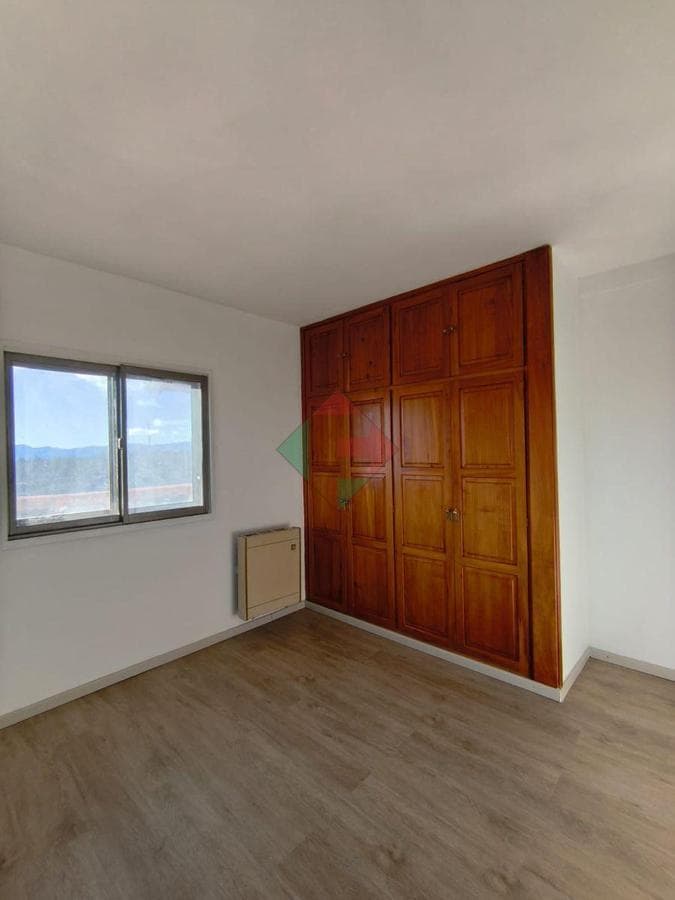 Spacious and bright duplex for sale on Mitre Street with 4 bedrooms and an office. NEW ASKING PRICE!