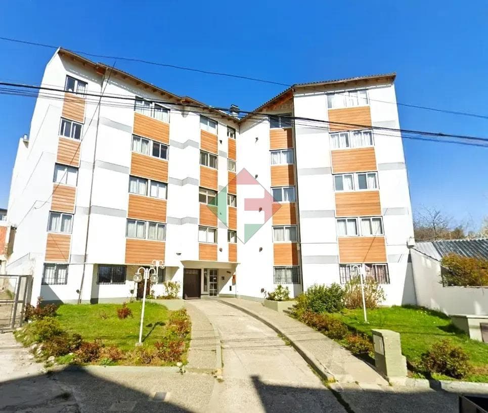 Two-bedroom apartment on Carlos Ruiz, near the corner of Mitre; very bright. QUALIFIES FOR A LOAN!