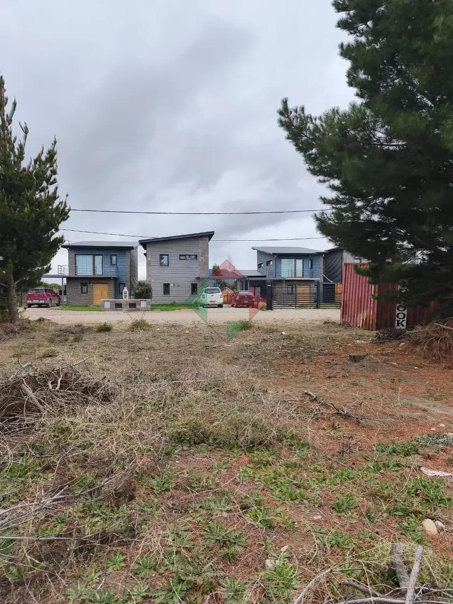 A 350-square-meter flat lot in Los Abedules, Las Victorias, Bariloche. Ready for title transfer