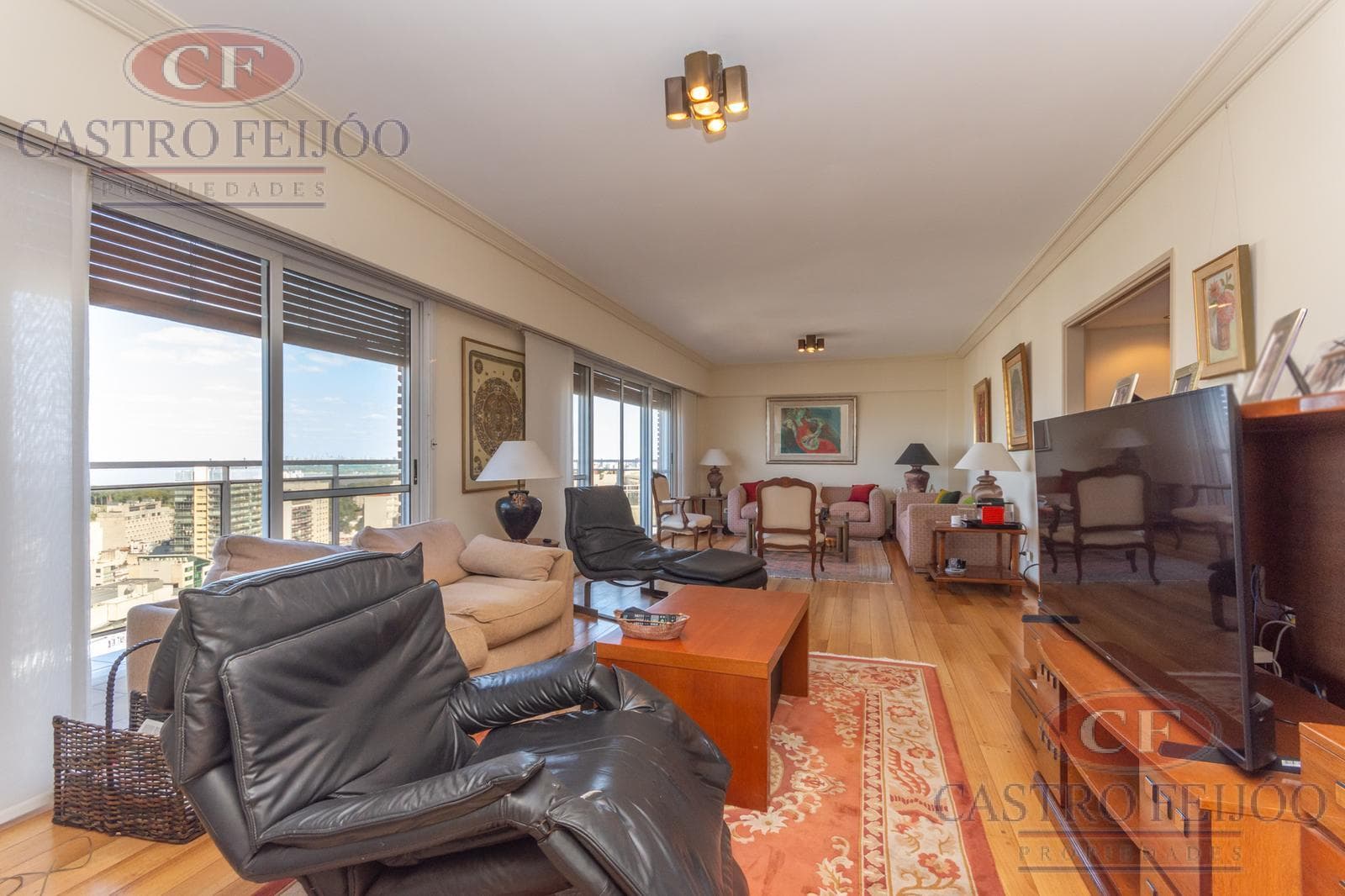 Excellent 8-room apartment on Rosales around 2500 on La Isla de Olivos - FOR SALE