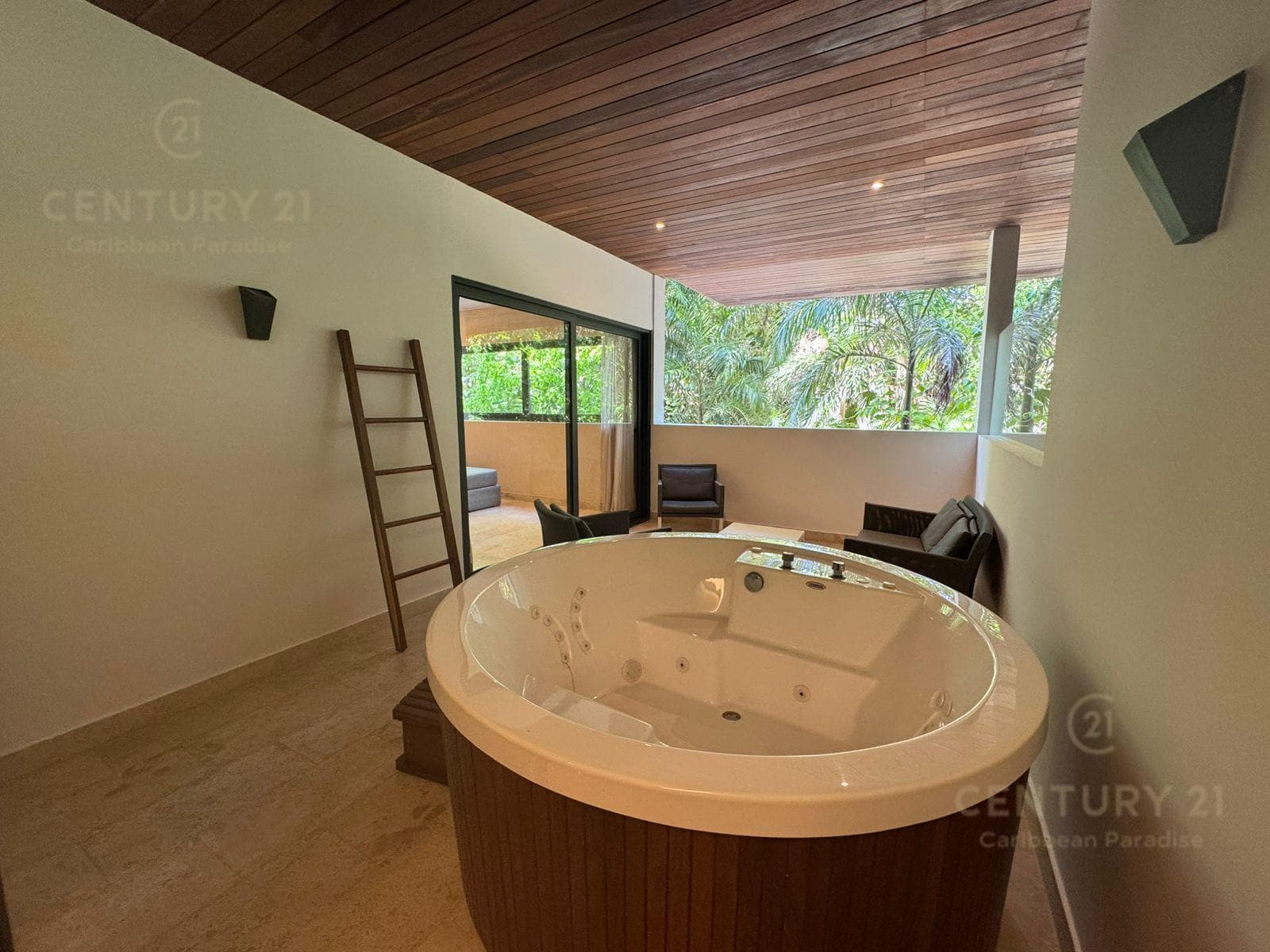 Renta Departamento Amueblado con Jacuzzi Cruz con Mar | Playa del Carmen | P3786