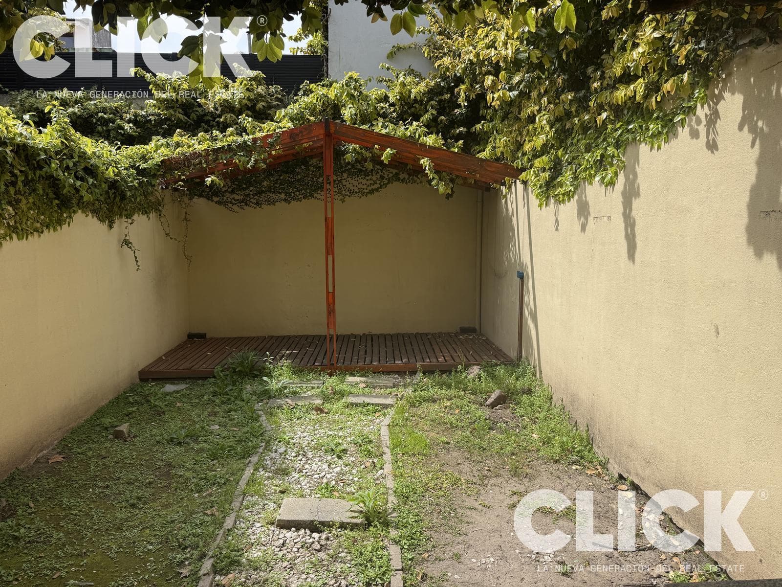 For Rent - 3-story duplex house with patio and garage - Saavedra