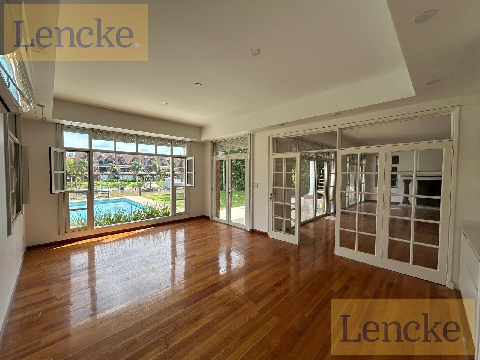 Lencke Vende - Riverfront residence in Bahia del Sol with 612 m² of covered area, renovated