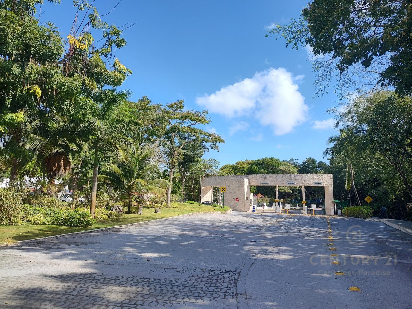 COMFORTABLE ESTUDIO AMUEBLADO EN PLAYACAR FASE 2 PLAYA DEL CARMEN P3867