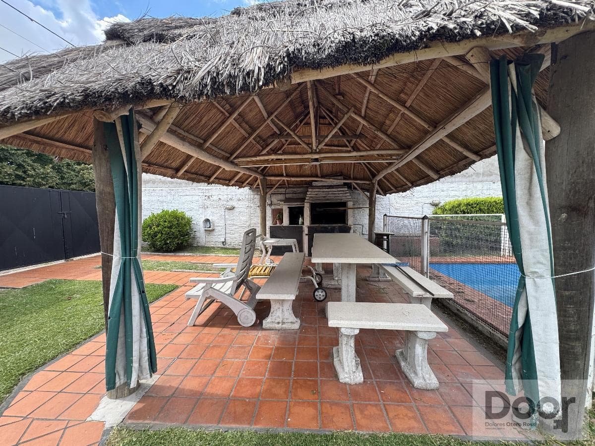 Lot for sale in a prime location in Gonnet