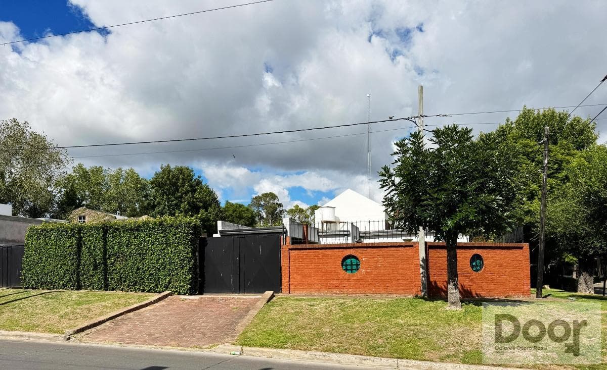 Lot for sale in a prime location in Gonnet