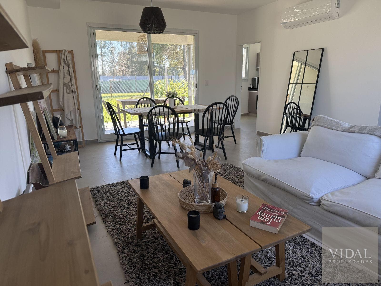 Duplex-style house with a garden in the sunny Decs Tortugas neighborhood, with installment payments
