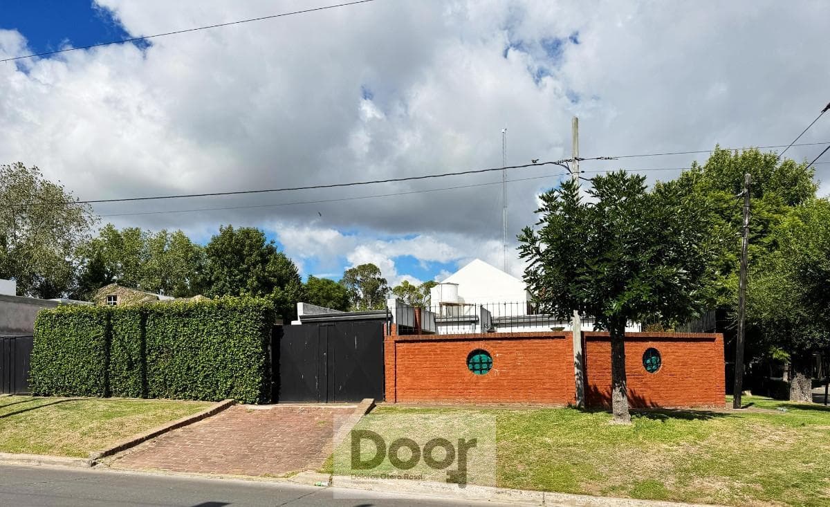 Lot for sale in a prime location in Gonnet