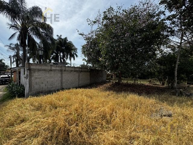 Land for sale in Estanzuela, downtown area, on a private street.