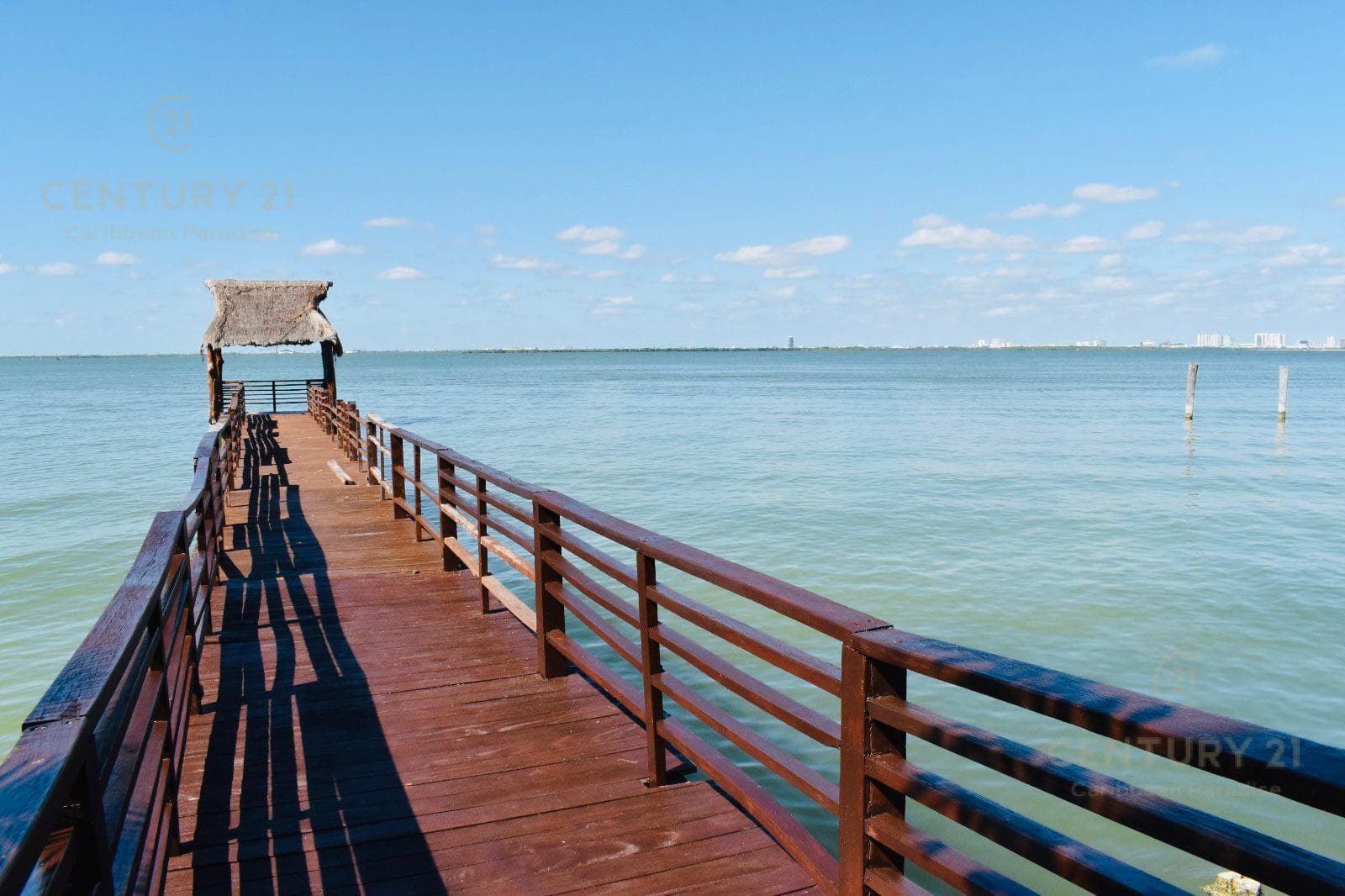Casa 5 Recamaras en Venta | Isla Dorada Cancún | Frente a Laguna Nichupte | C3220