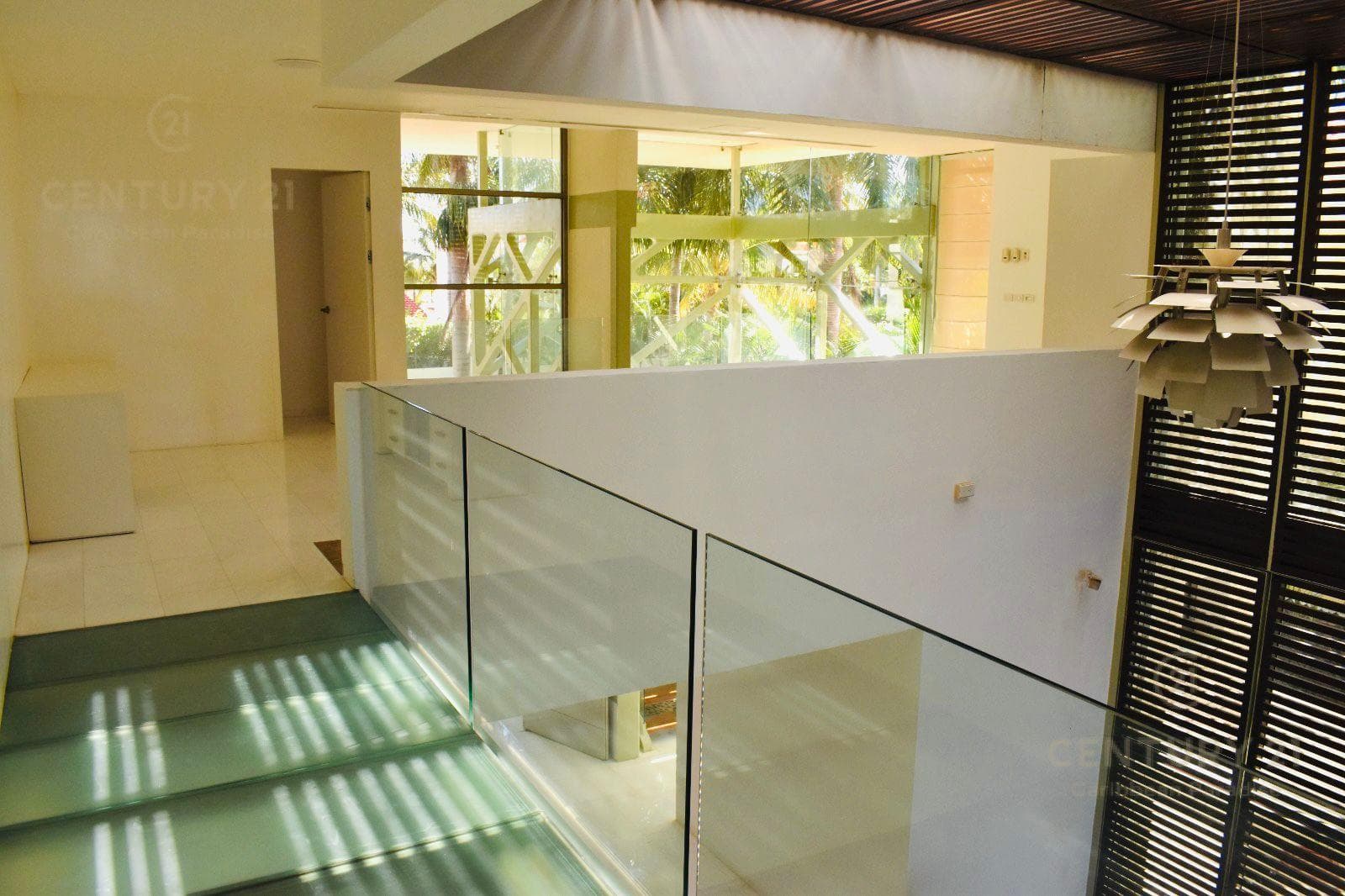 Casa 5 Recamaras en Venta | Isla Dorada Cancún | Frente a Laguna Nichupte | C3220