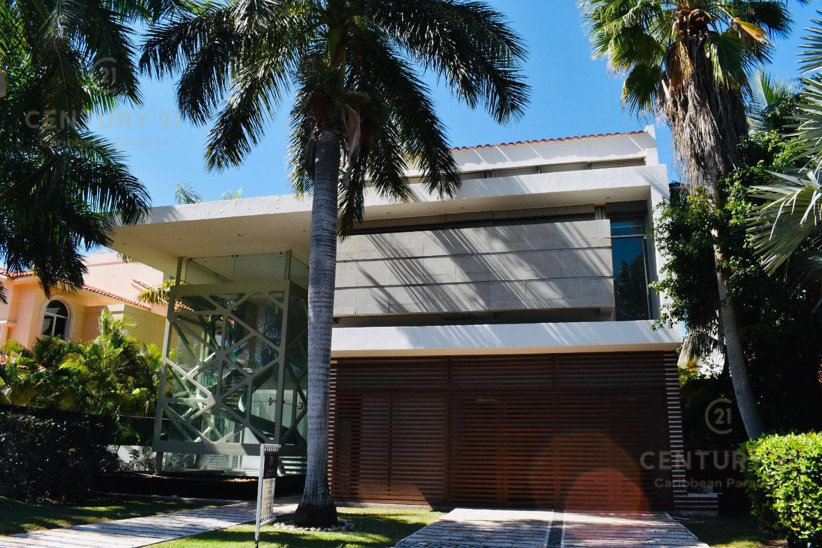Casa 5 Recamaras en Venta | Isla Dorada Cancún | Frente a Laguna Nichupte | C3220