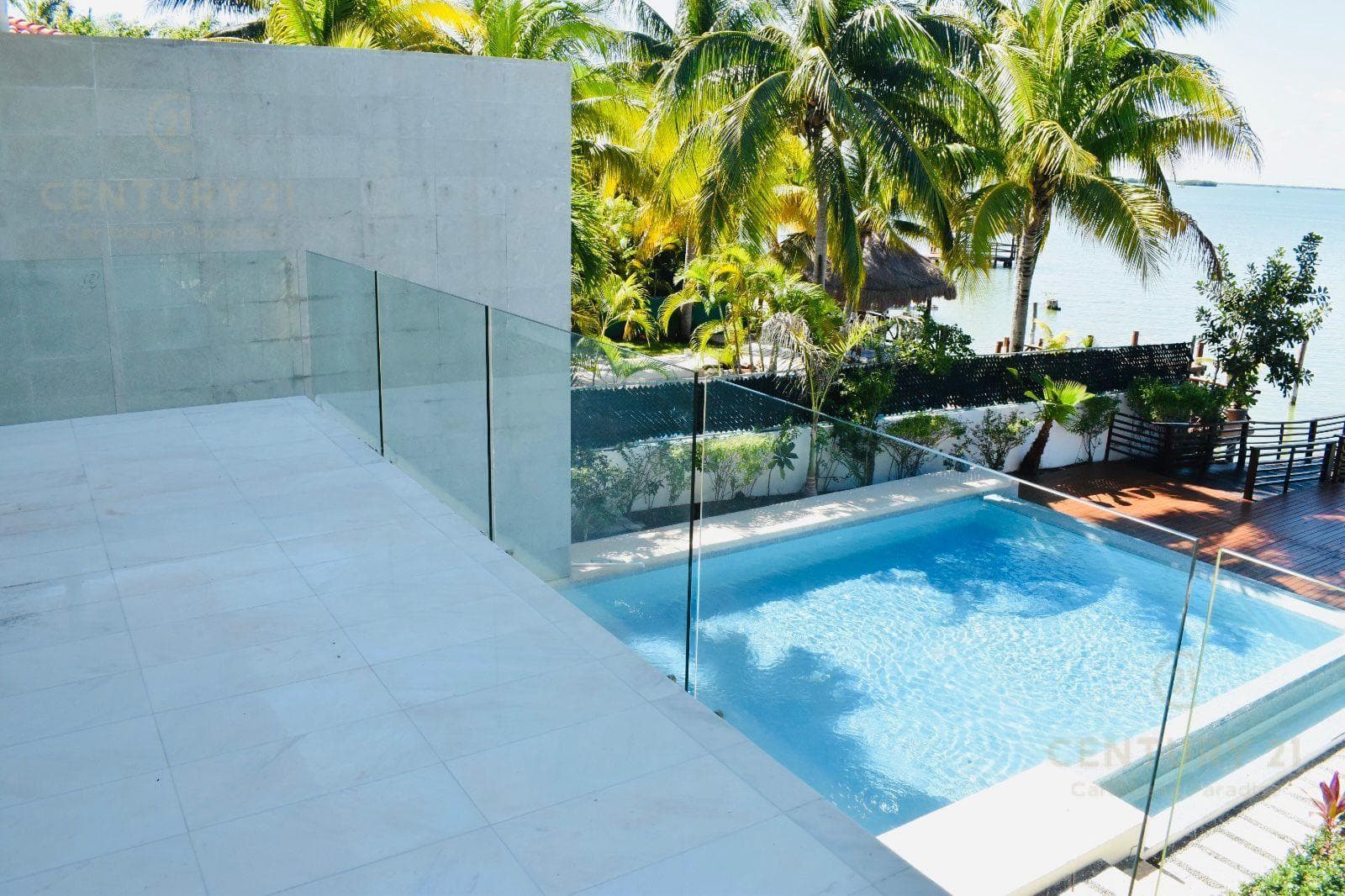 Casa 5 Recamaras en Venta | Isla Dorada Cancún | Frente a Laguna Nichupte | C3220