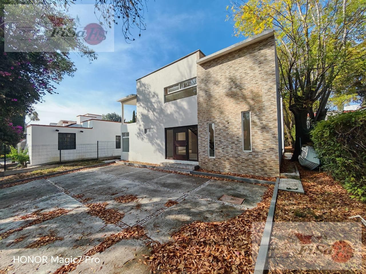 BEAUTIFUL HOUSE FOR SALE AND/OR RENT