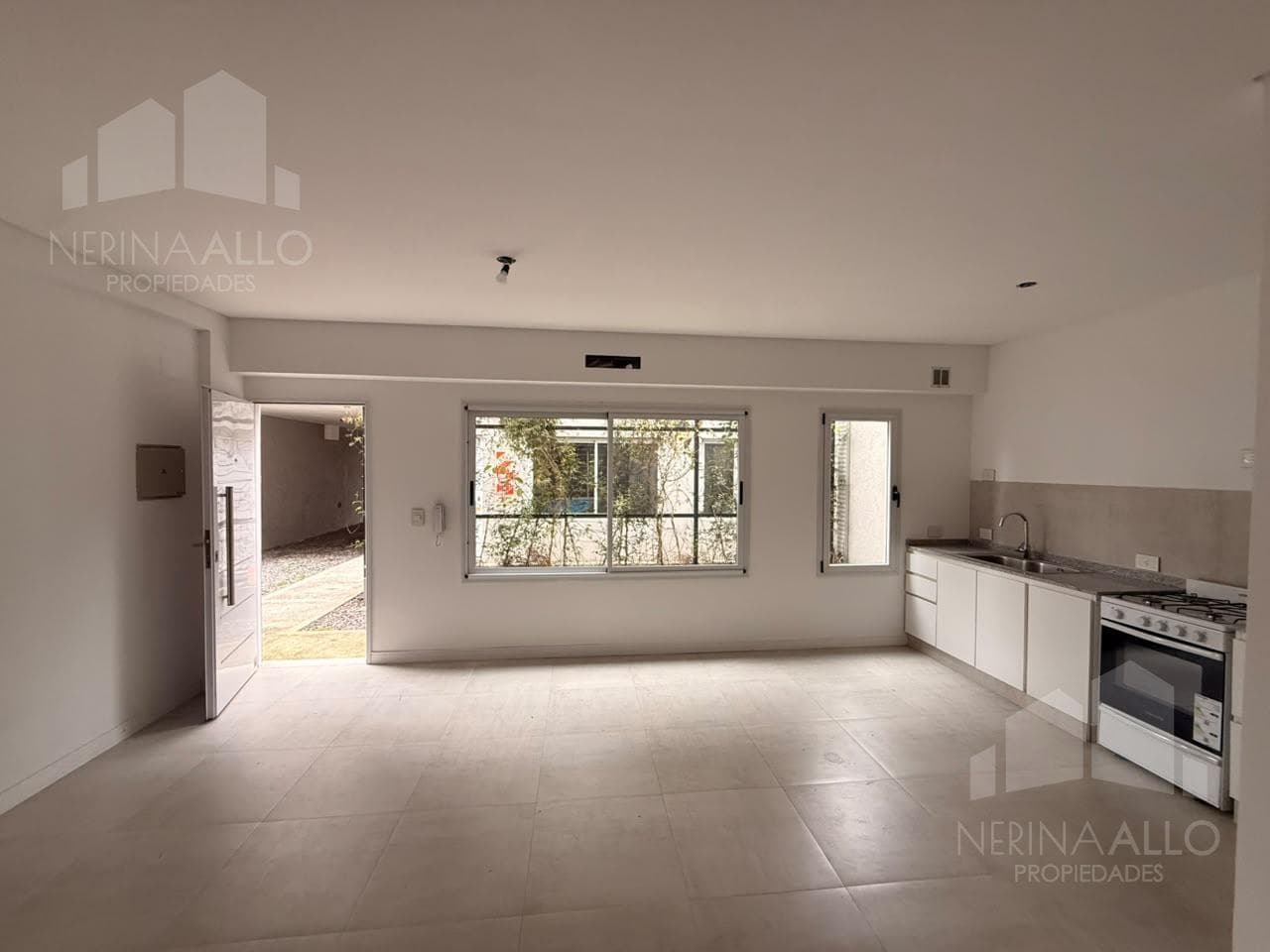 4-Room House for Sale with Garage in Castelar Sur