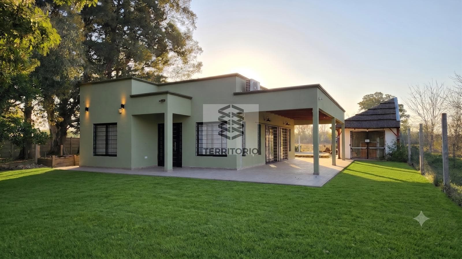 3-room house for sale, with a pool and barbecue area in Cañuelas