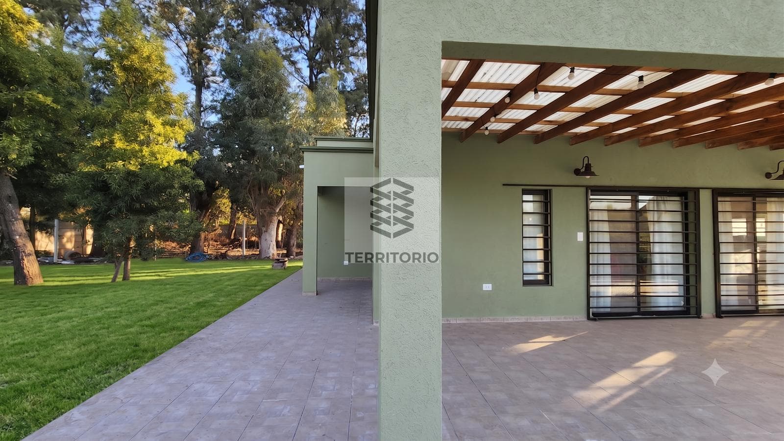 3-room house for sale, with a pool and barbecue area in Cañuelas