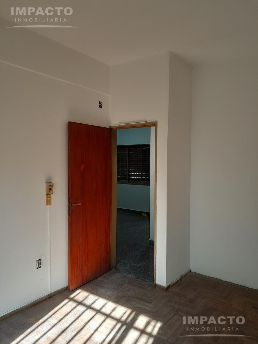 4-Bedroom House with Garage for Sale in Isidro Casanova