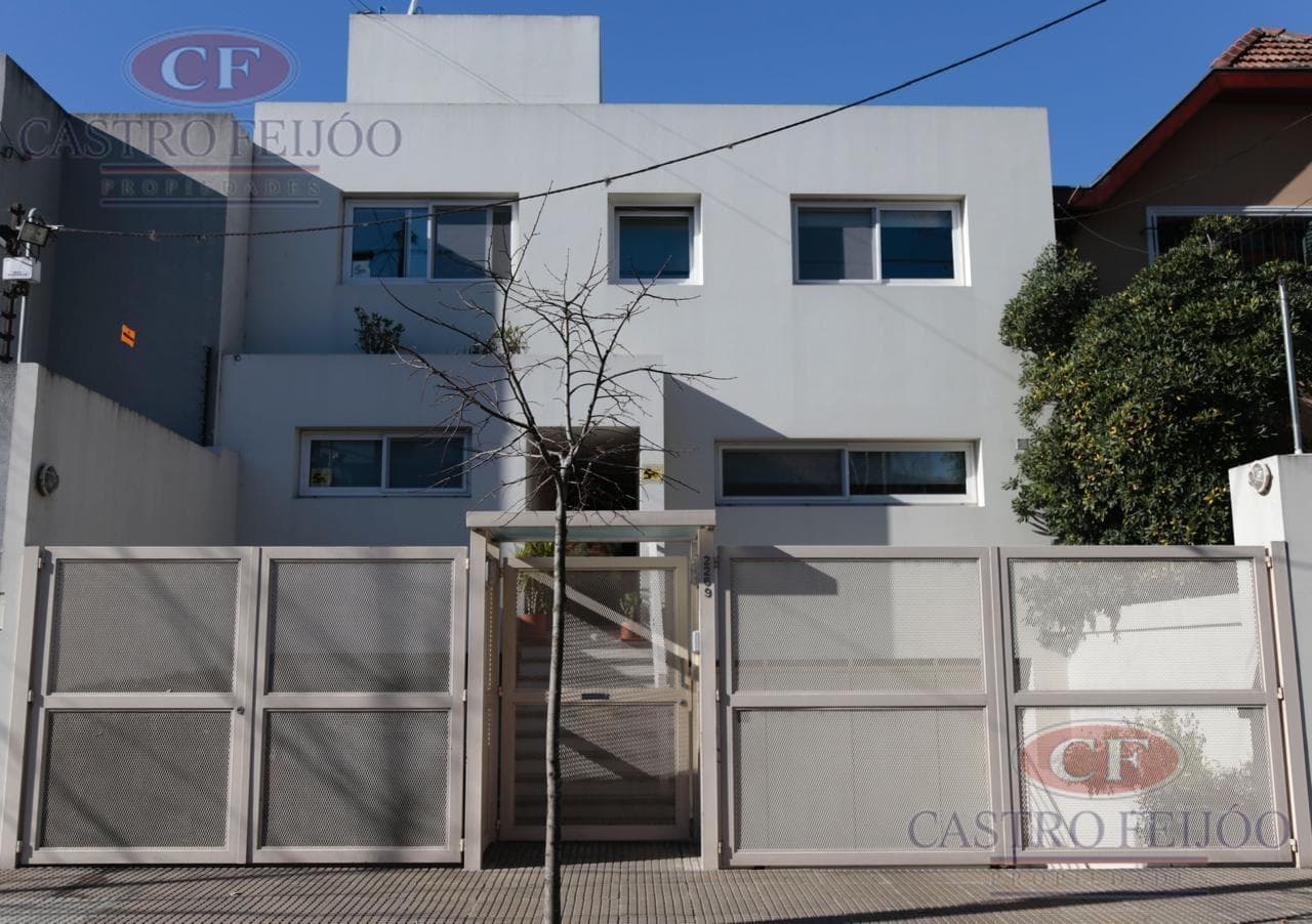 Excellent Rationalist House with Modern Design - Prime Location - 2000 Salta for Sale