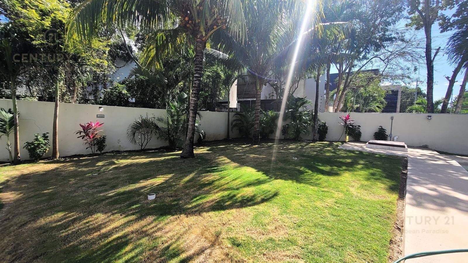 New 5-bedroom house for sale in Granada, Encuentro, Playa del Carmen P4533