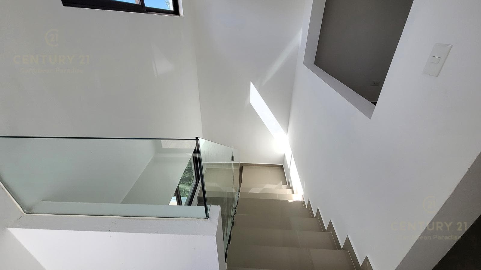 New 5-bedroom house for sale in Granada, Encuentro, Playa del Carmen P4533