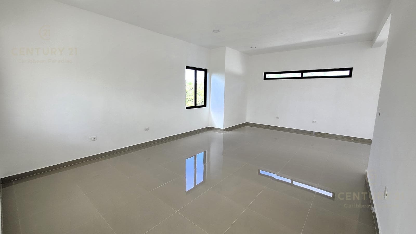 New 5-bedroom house for sale in Granada, Encuentro, Playa del Carmen P4533