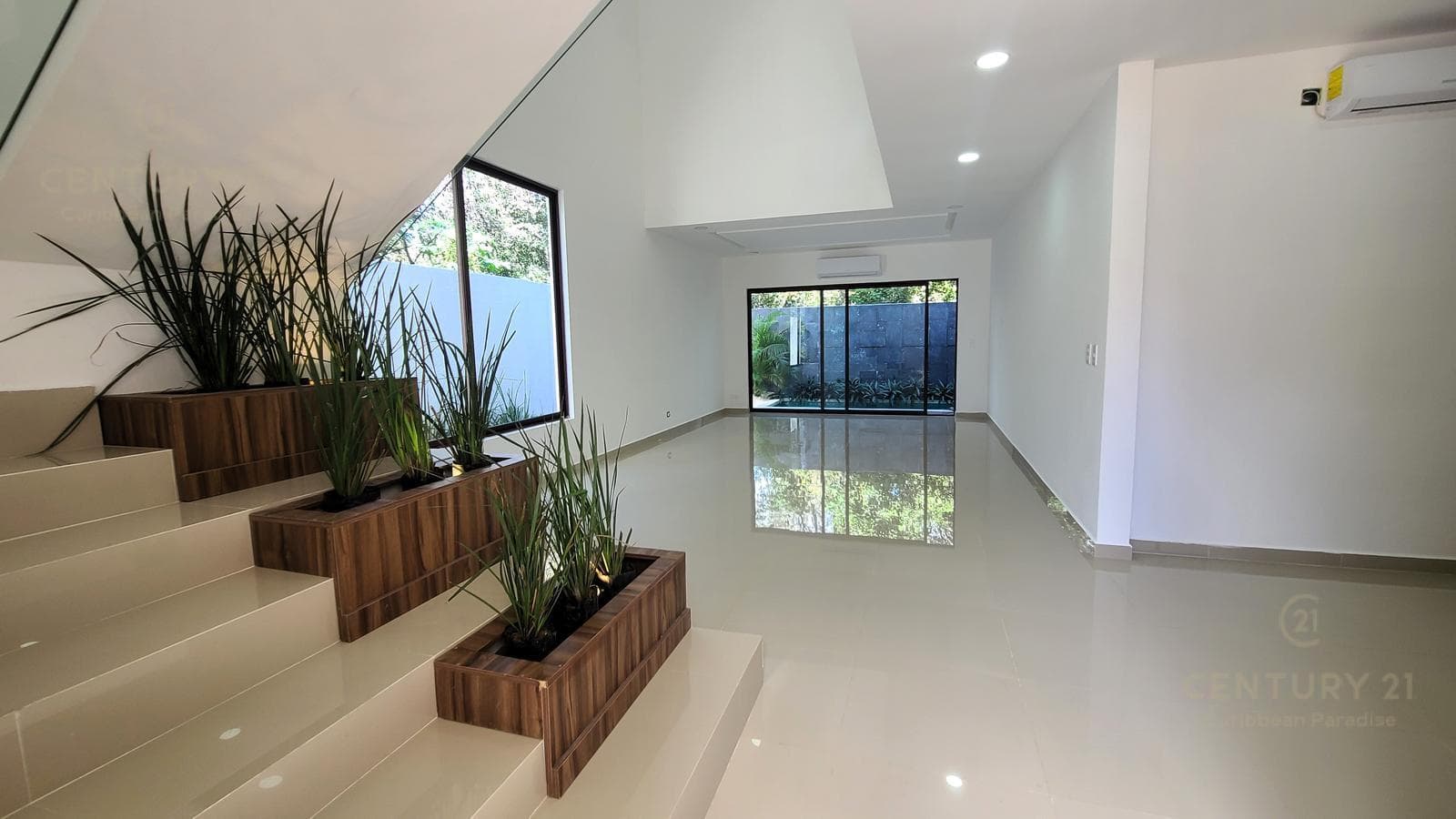 New 5-bedroom house for sale in Granada, Encuentro, Playa del Carmen P4533
