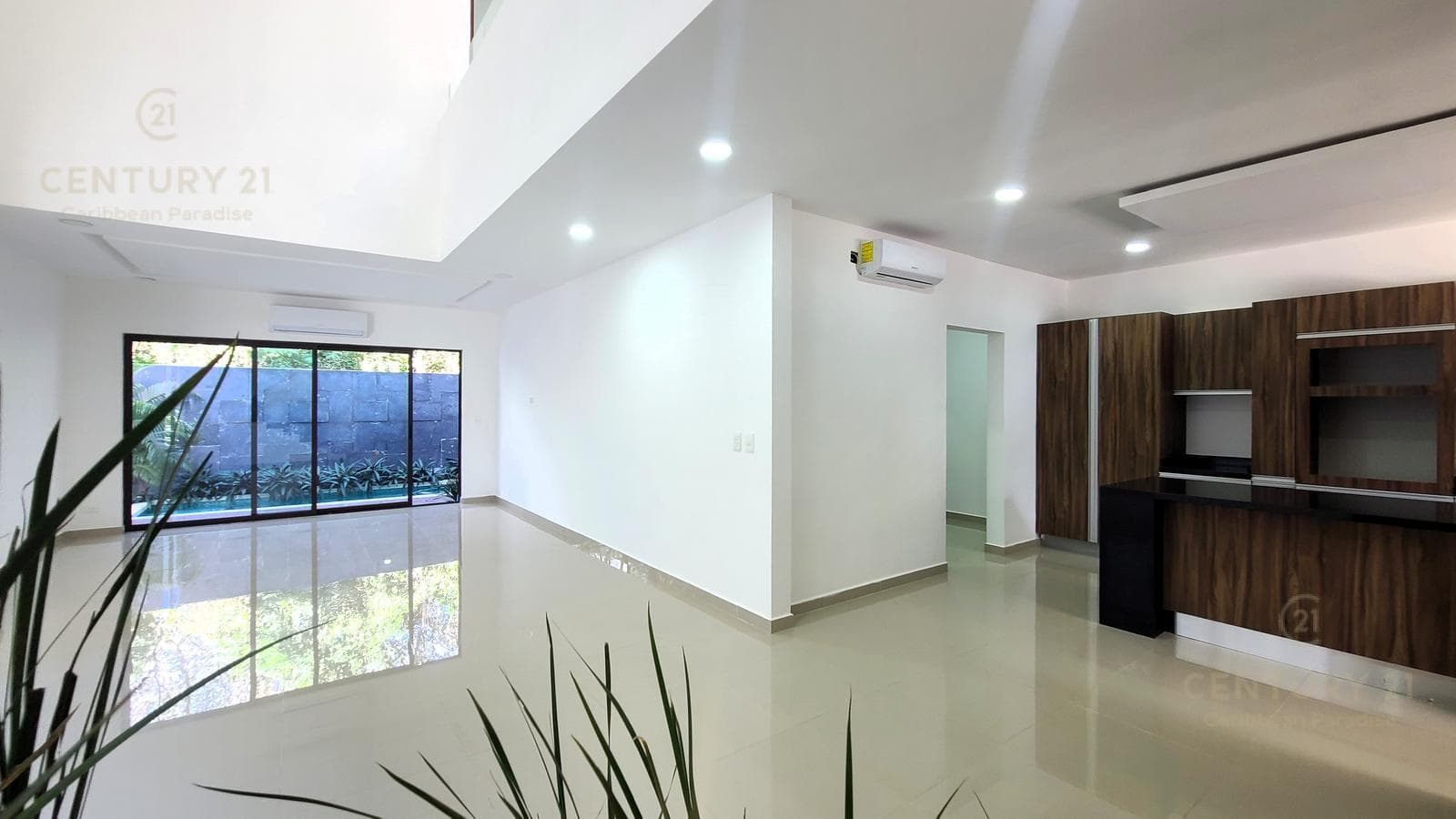 New 5-bedroom house for sale in Granada, Encuentro, Playa del Carmen P4533