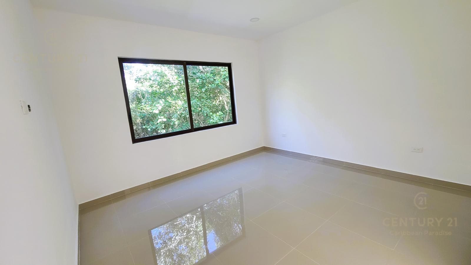 New 5-bedroom house for sale in Granada, Encuentro, Playa del Carmen P4533