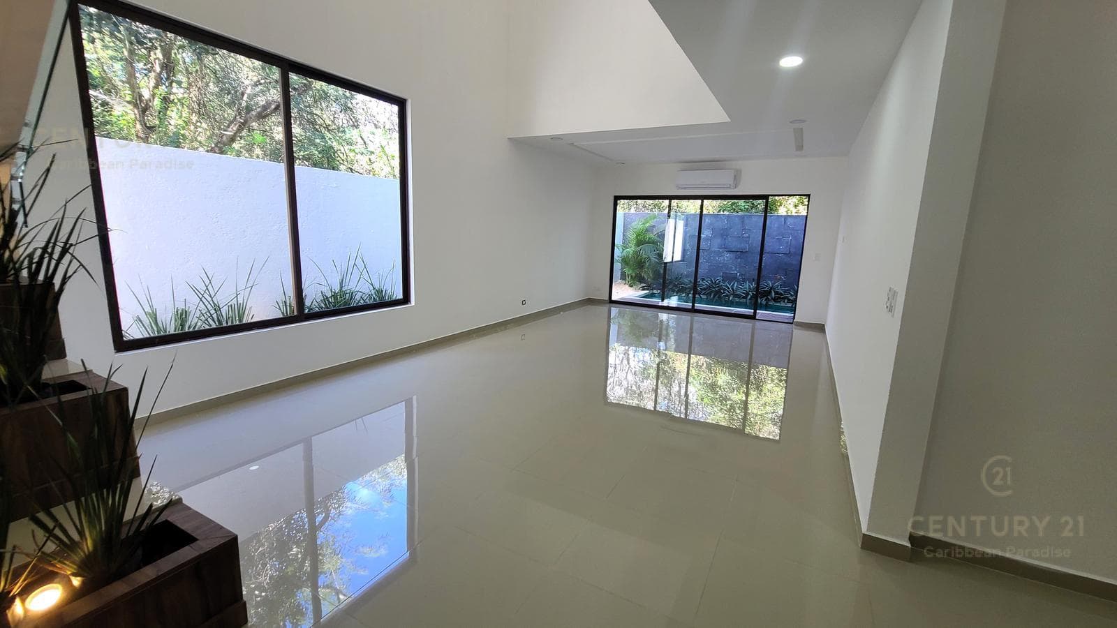 New 5-bedroom house for sale in Granada, Encuentro, Playa del Carmen P4533