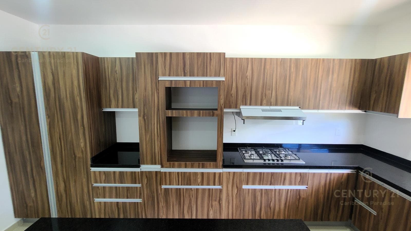 New 5-bedroom house for sale in Granada, Encuentro, Playa del Carmen P4533