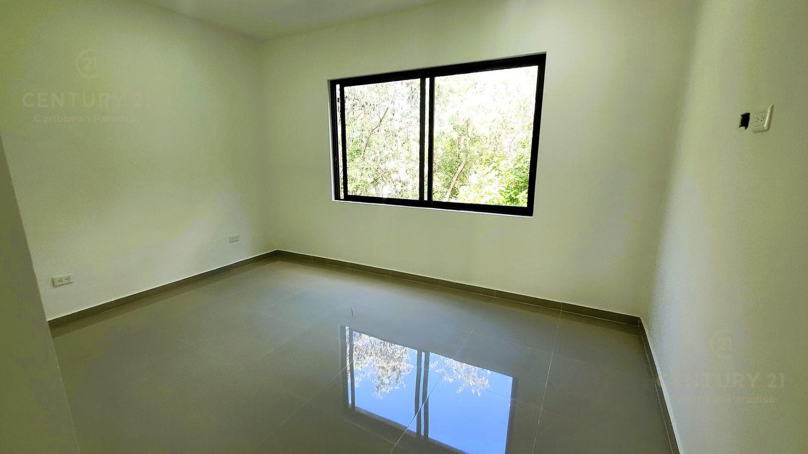 New 5-bedroom house for sale in Granada, Encuentro, Playa del Carmen P4533