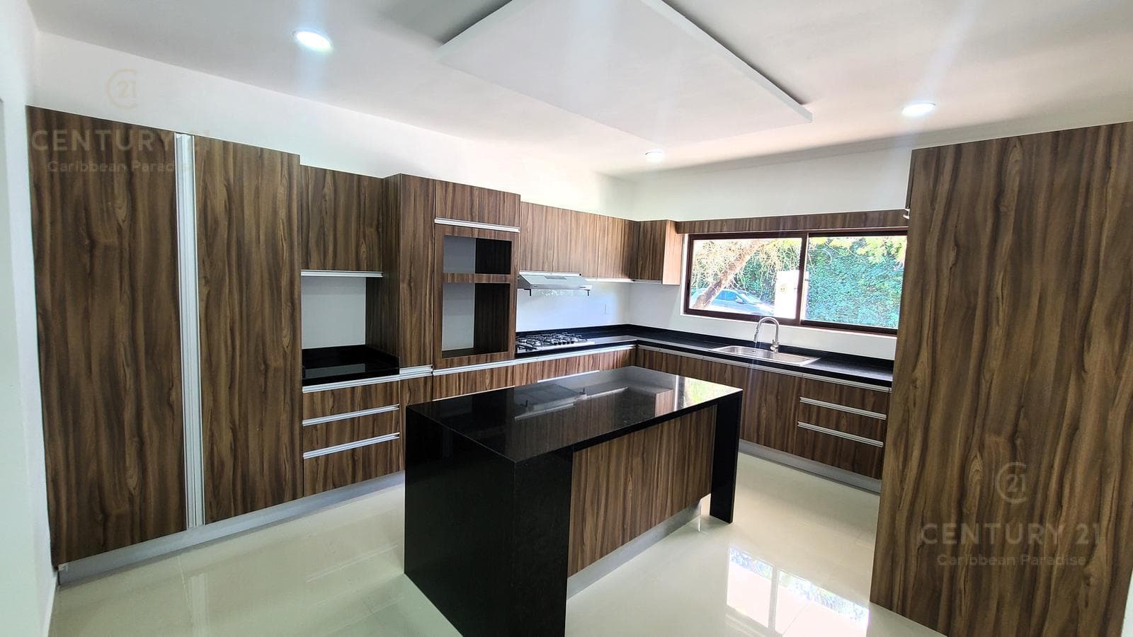 New 5-bedroom house for sale in Granada, Encuentro, Playa del Carmen P4533