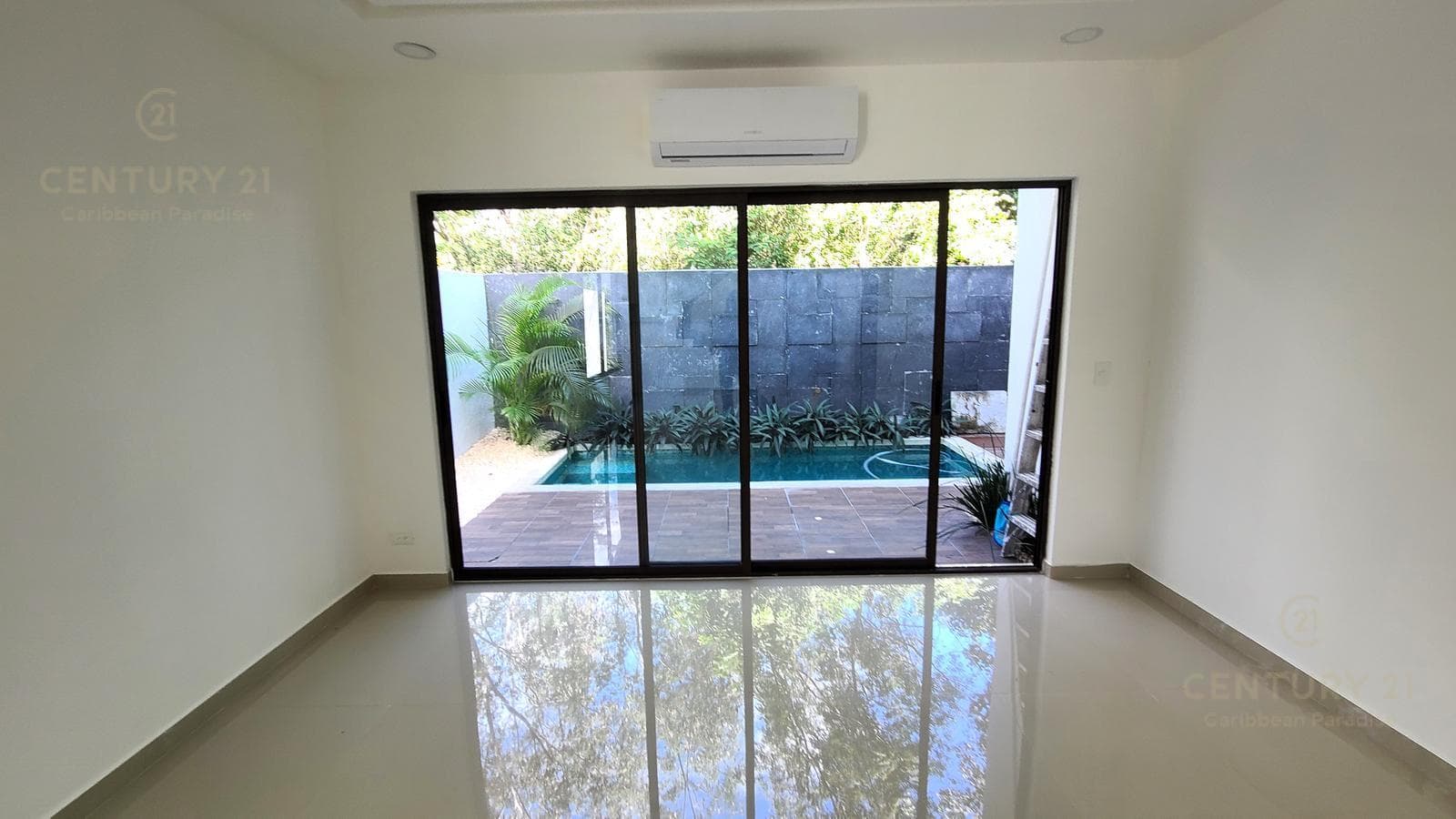 New 5-bedroom house for sale in Granada, Encuentro, Playa del Carmen P4533