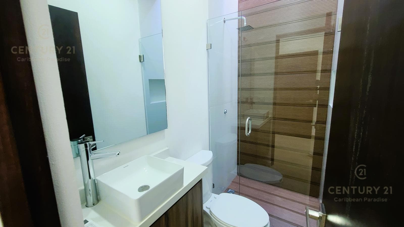 New 5-bedroom house for sale in Granada, Encuentro, Playa del Carmen P4533