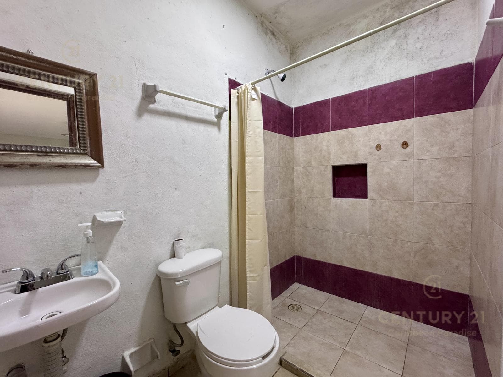 4-Bedroom House for Sale in Downtown Playa del Carmen | Ideal for Investment | P4101