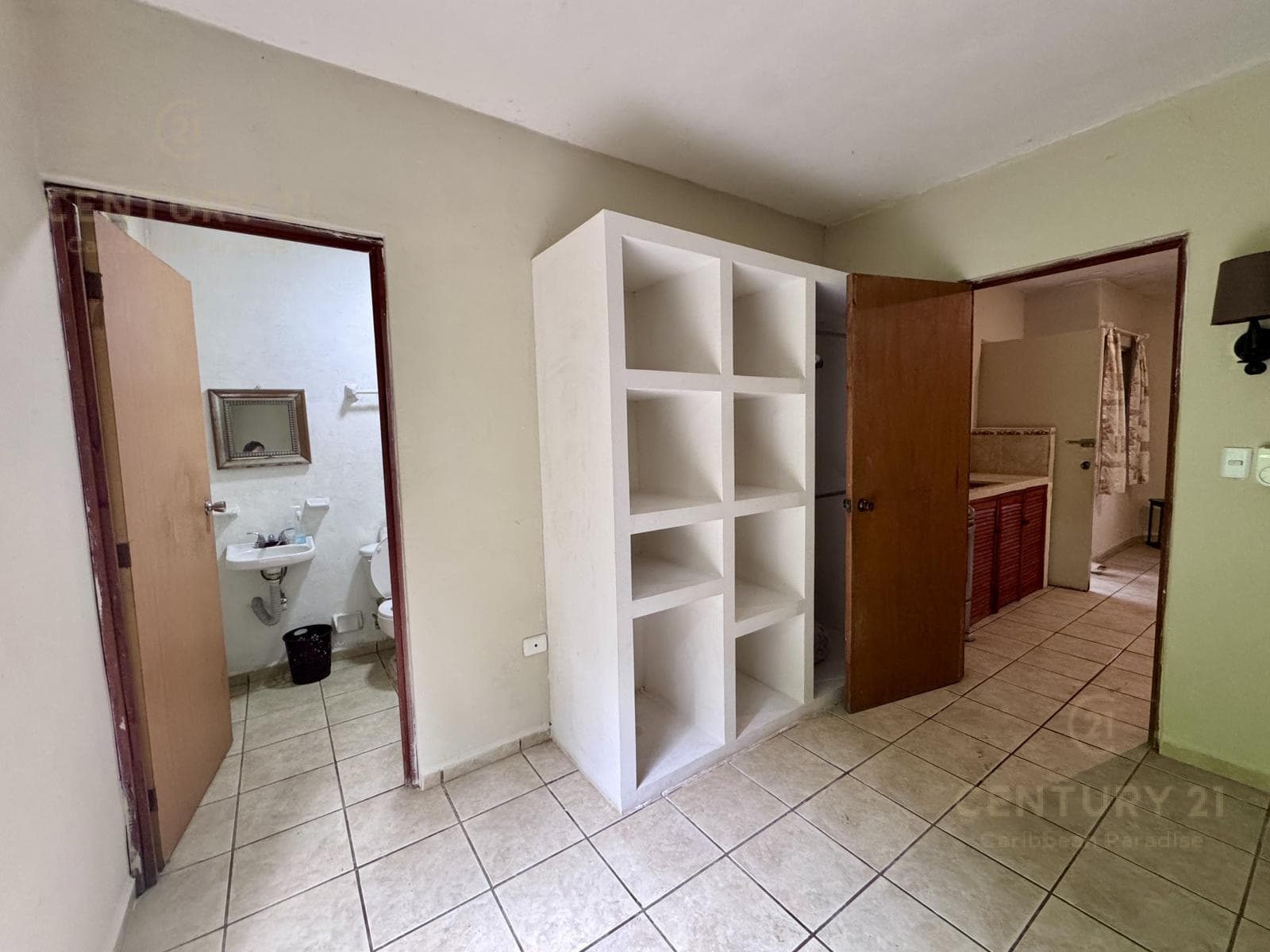 4-Bedroom House for Sale in Downtown Playa del Carmen | Ideal for Investment | P4101