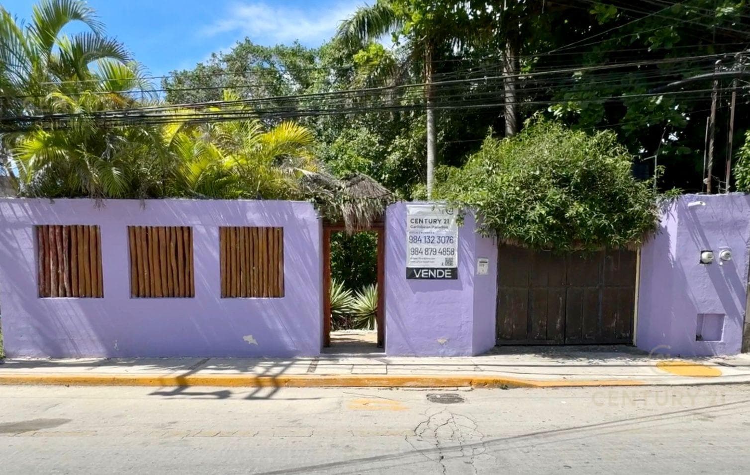 4-Bedroom House for Sale in Downtown Playa del Carmen | Ideal for Investment | P4101