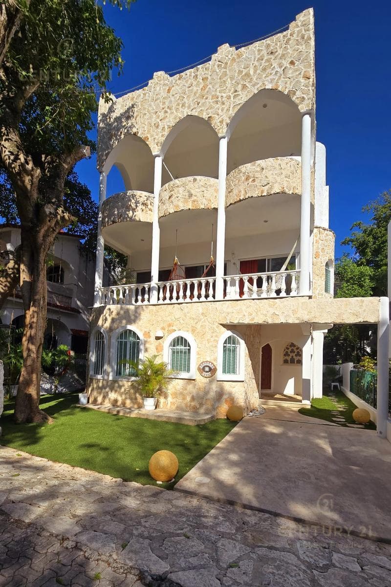 Beautiful 3-Bedroom House with 2 Studios in Playacar Phase I