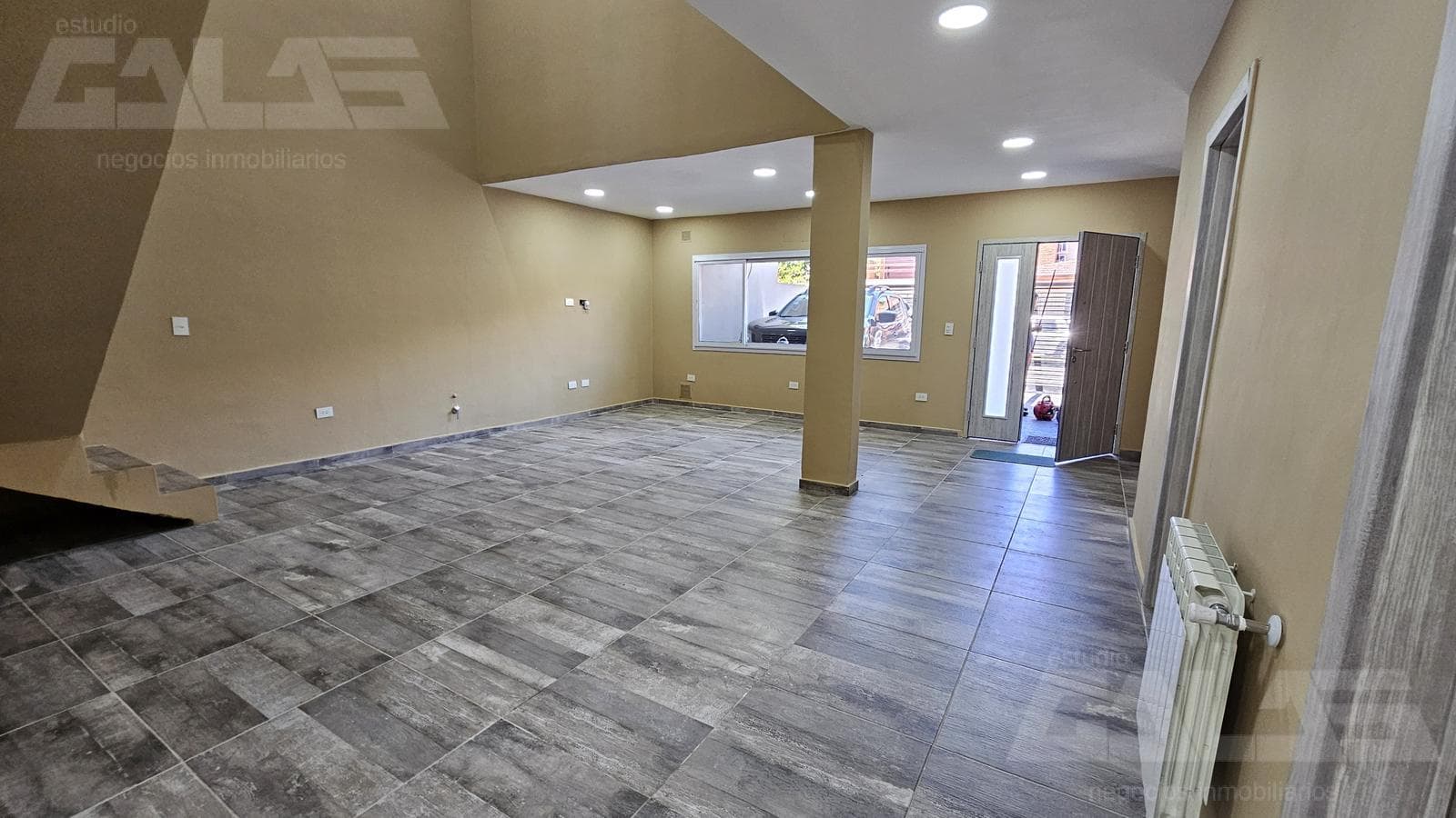 4-Bedroom House with Pool in Downtown Castelar - IN PERFECT CONDITION