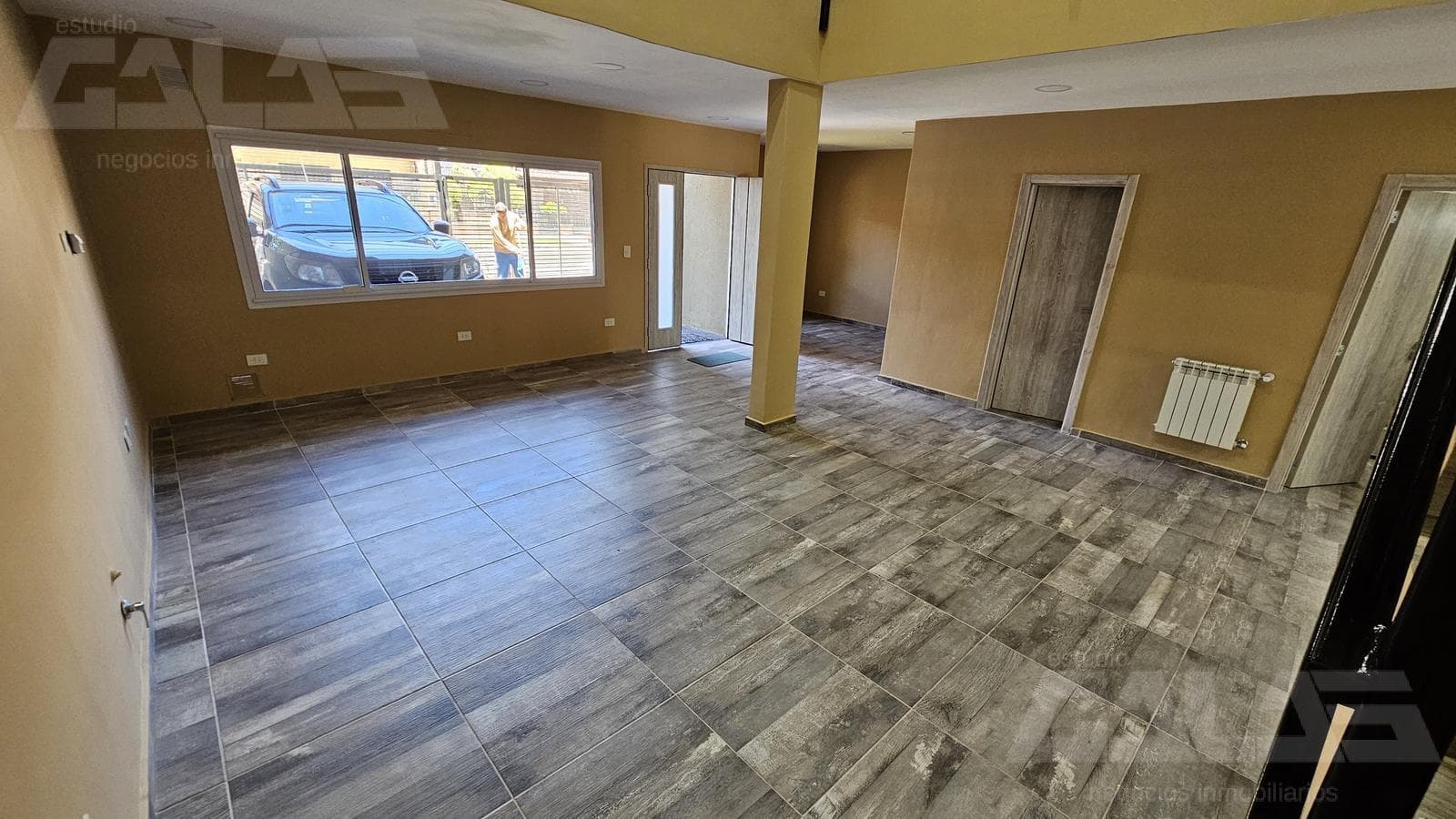 4-Bedroom House with Pool in Downtown Castelar - IN PERFECT CONDITION