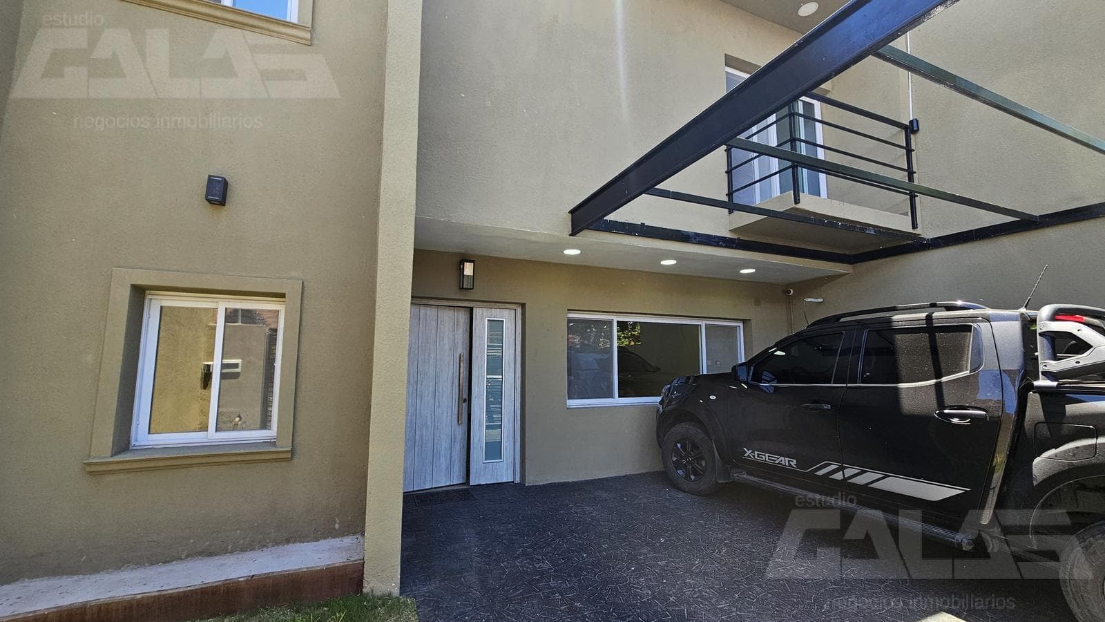 4-Bedroom House with Pool in Downtown Castelar - IN PERFECT CONDITION