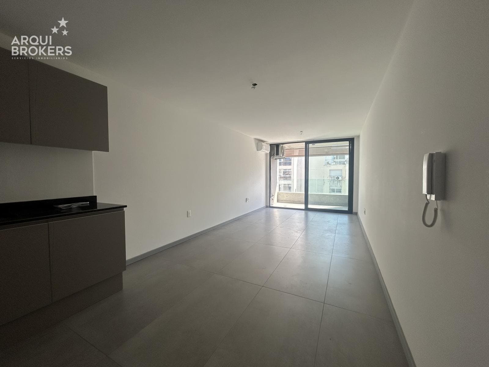 Studio apartment for rent in Pocitos with a terrace