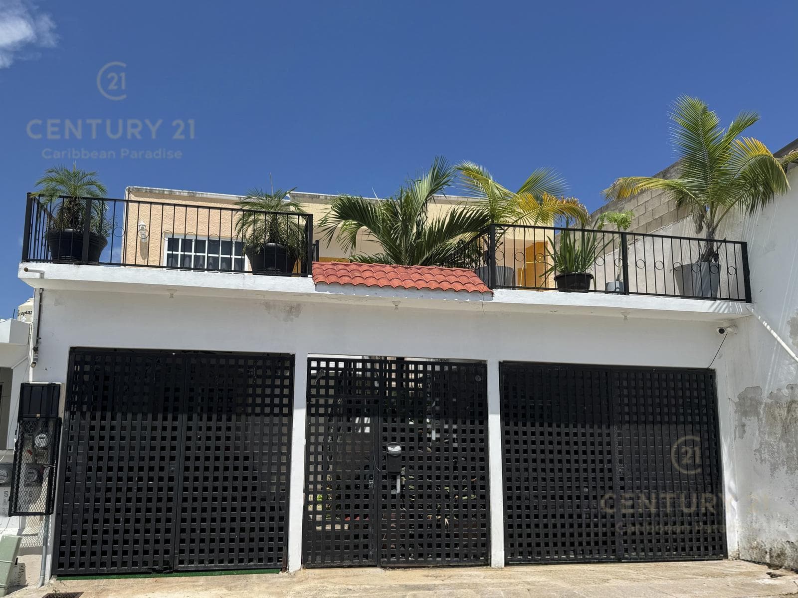 Spacious 6-Bedroom Tuscan-Style House on Chemuyil Avenue, Playa del Carmen P4117