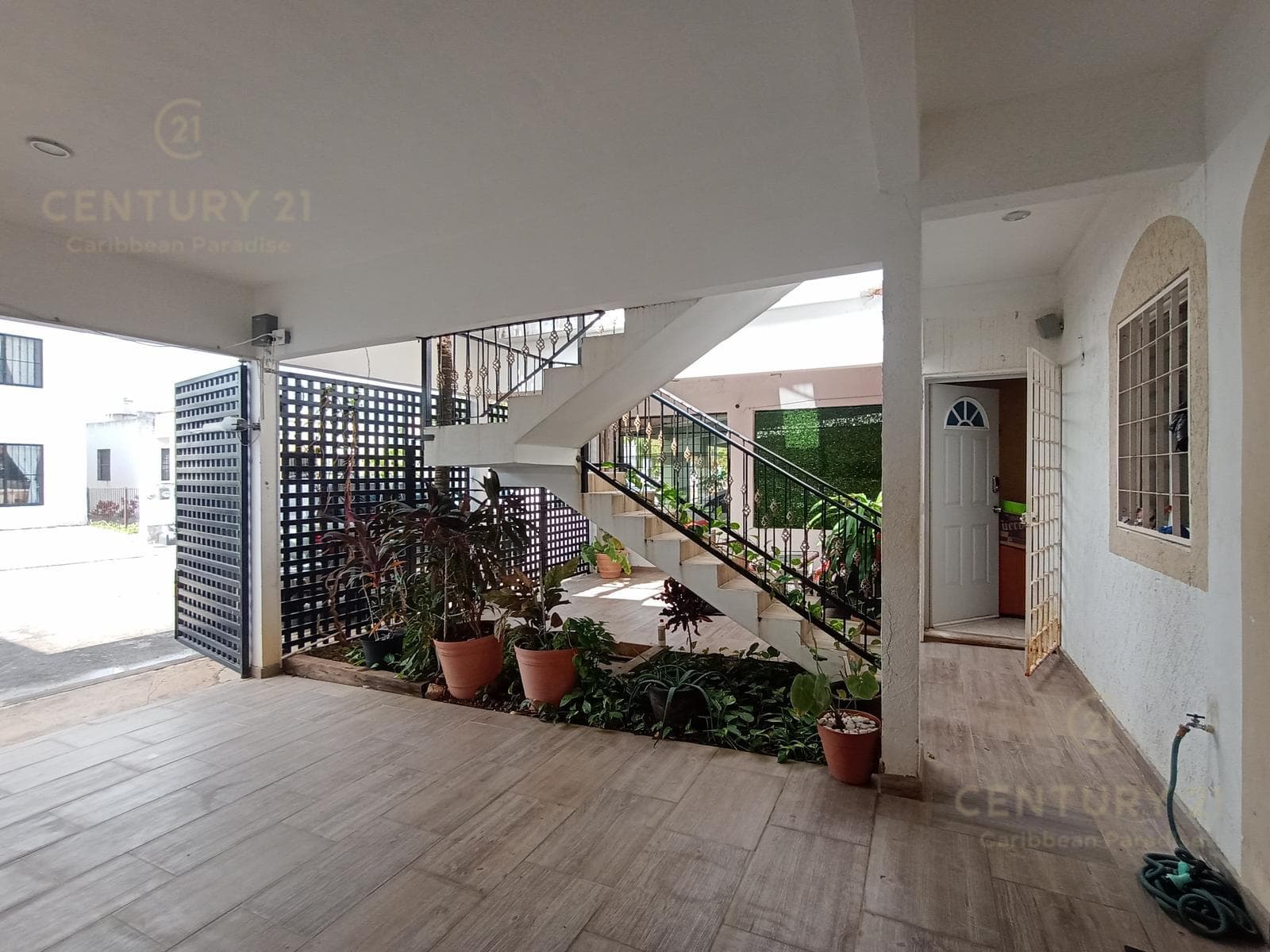 Spacious 6-Bedroom Tuscan-Style House on Chemuyil Avenue, Playa del Carmen P4117