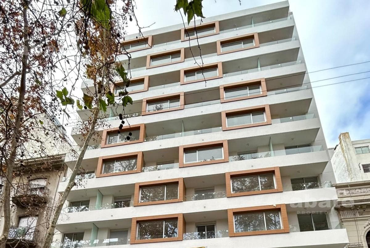 Venta apartamento de 2 dormitorios y garaje a estrenar! Piso alto- Centro- Montevideo
