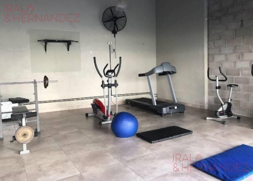 Spacious studio apartment for sale in Villa Urquiza with a garage