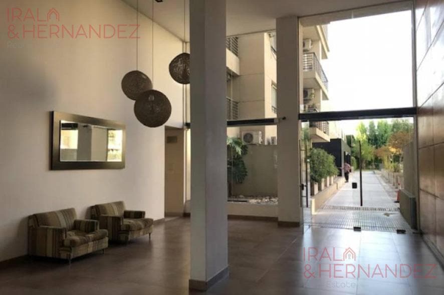 Spacious studio apartment for sale in Villa Urquiza with a garage
